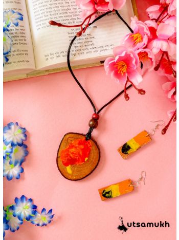 Orange wooden necklace set